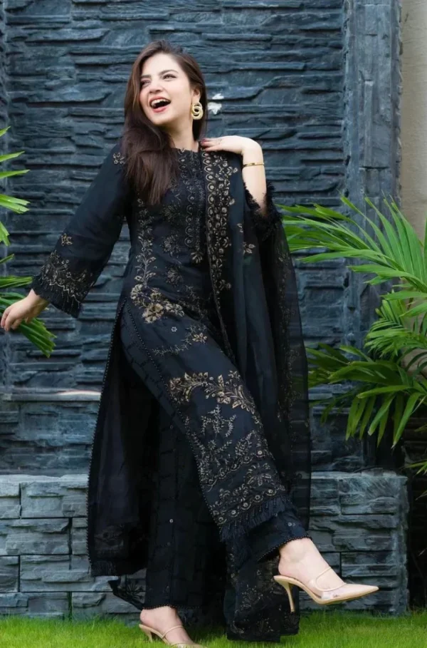 Pakistani Lawn Three Piece - Image 3